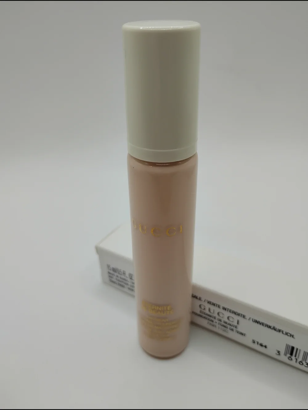 Gucci Éternité de Beauté 24-Hour Luminous Matte Finish Foundation- 112C